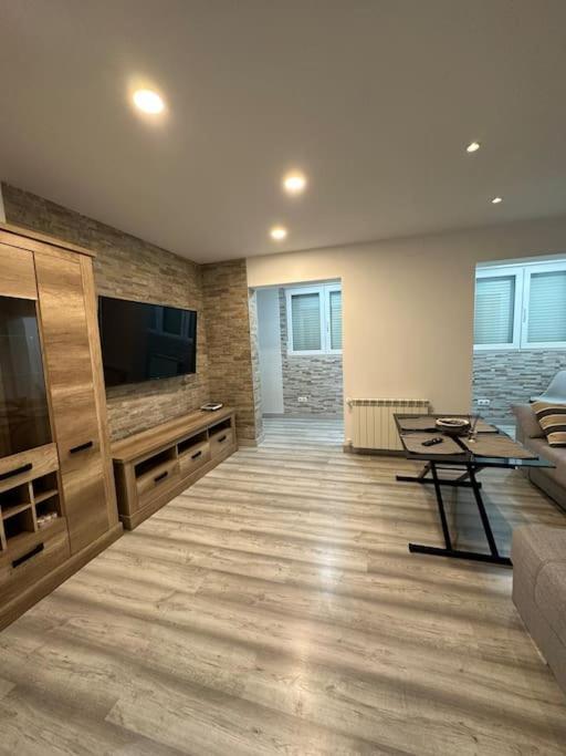 Cozy 1-Bedroom Apartment Мадрид Экстерьер фото