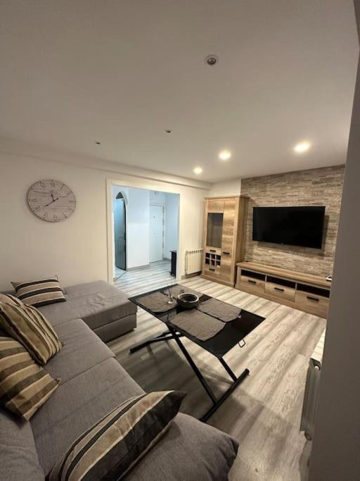 Cozy 1-Bedroom Apartment Мадрид Экстерьер фото